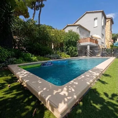 House In With Private Pool Garden Terrace And Parking Holiday home *