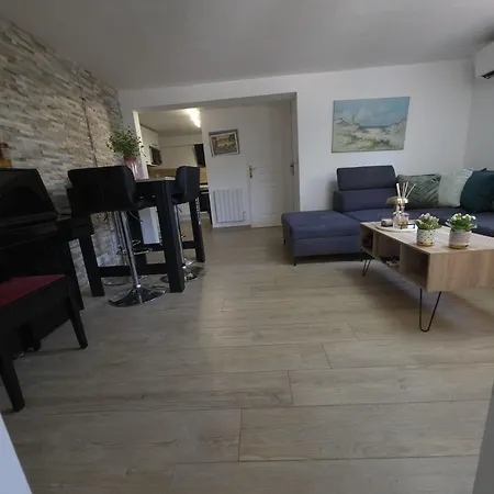 House In With Private Pool Garden Terrace And Parking *